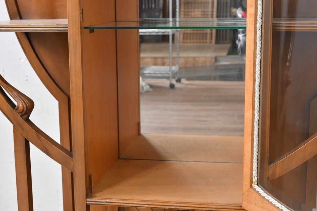 中古　美品　イタリア高級家具　メデア(Medea)　アールヌーヴォー様式　曲線美と彫刻装飾が際立つキャビネット　(R-087804)