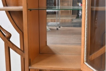 中古　美品　イタリア高級家具　メデア(Medea)　アールヌーヴォー様式　曲線美と彫刻装飾が際立つキャビネット　(R-087804)