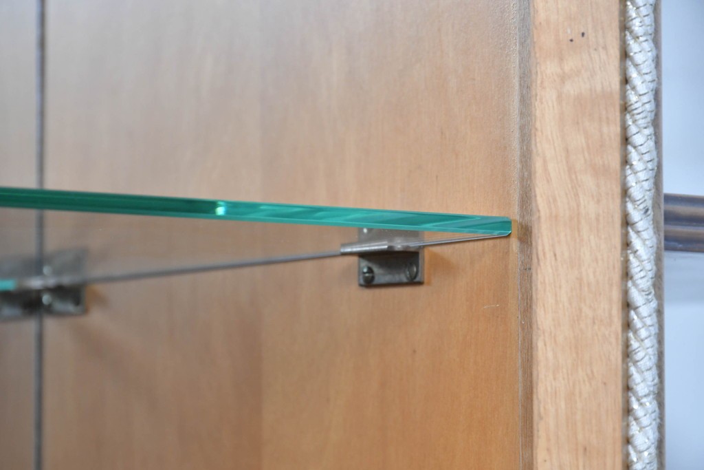 中古　美品　イタリア高級家具　メデア(Medea)　アールヌーヴォー様式　曲線美と彫刻装飾が際立つキャビネット　(R-087804)