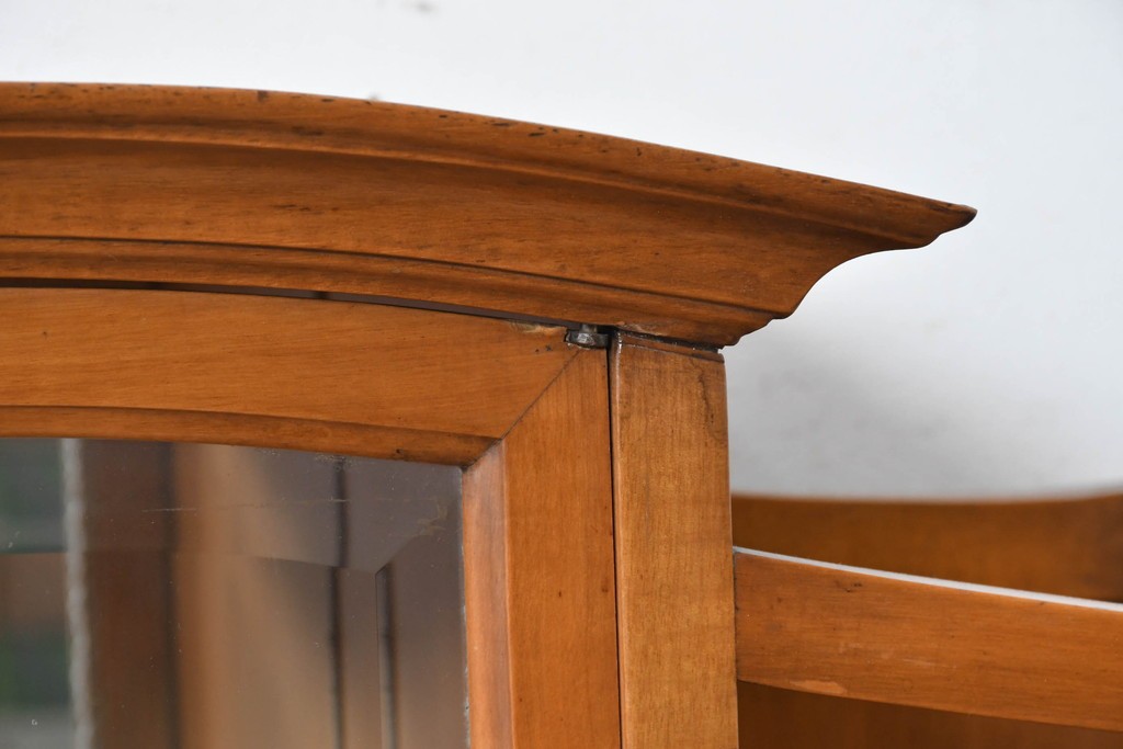 中古　美品　イタリア高級家具　メデア(Medea)　アールヌーヴォー様式　曲線美と彫刻装飾が際立つキャビネット　(R-087804)