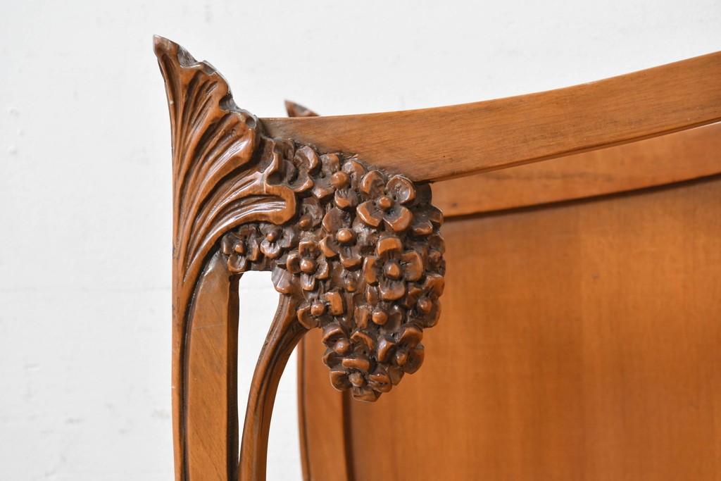 中古　美品　イタリア高級家具　メデア(Medea)　アールヌーヴォー様式　曲線美と彫刻装飾が際立つキャビネット　(R-087804)