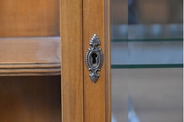 中古　美品　イタリア高級家具　メデア(Medea)　アールヌーヴォー様式　曲線美と彫刻装飾が際立つキャビネット　(R-087804)