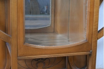 中古　美品　イタリア高級家具　メデア(Medea)　アールヌーヴォー様式　曲線美と彫刻装飾が際立つキャビネット　(R-087804)