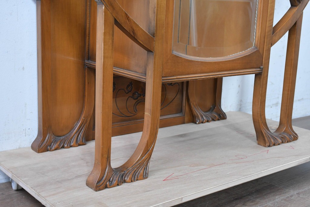 中古　美品　イタリア高級家具　メデア(Medea)　アールヌーヴォー様式　曲線美と彫刻装飾が際立つキャビネット　(R-087804)