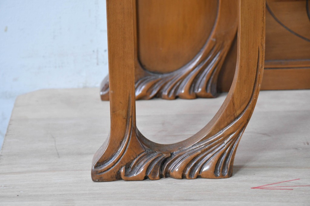 中古　美品　イタリア高級家具　メデア(Medea)　アールヌーヴォー様式　曲線美と彫刻装飾が際立つキャビネット　(R-087804)