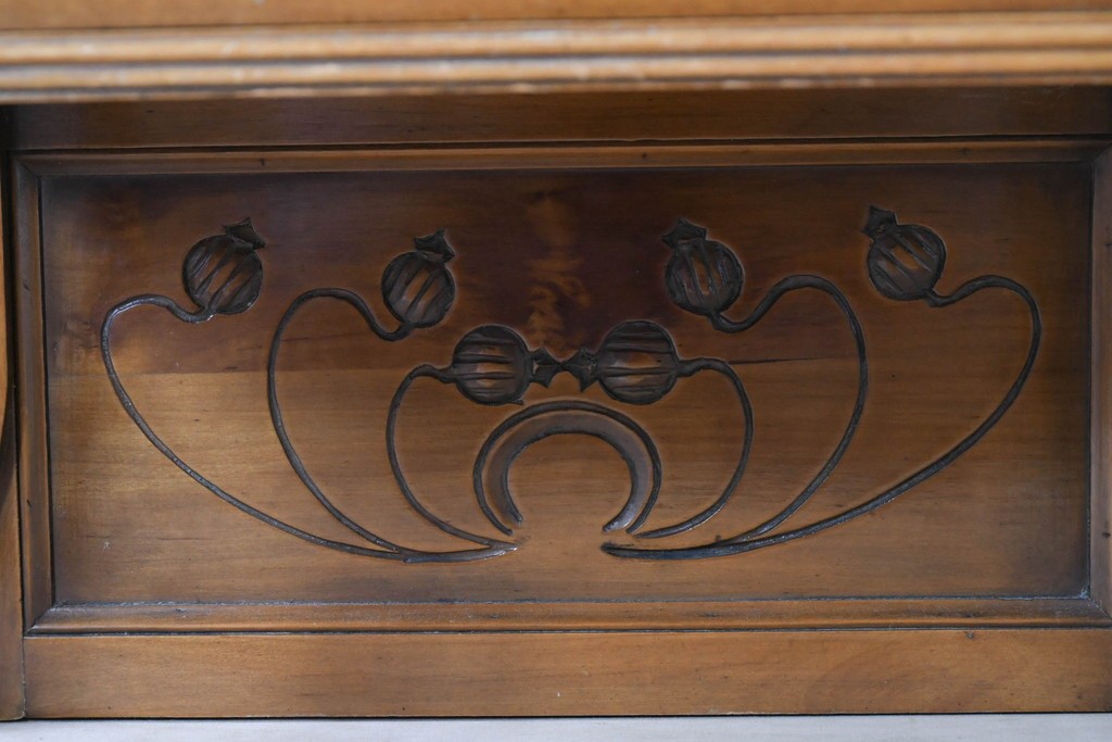 中古　美品　イタリア高級家具　メデア(Medea)　アールヌーヴォー様式　曲線美と彫刻装飾が際立つキャビネット　(R-087804)