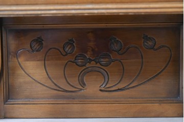 中古　美品　イタリア高級家具　メデア(Medea)　アールヌーヴォー様式　曲線美と彫刻装飾が際立つキャビネット　(R-087804)