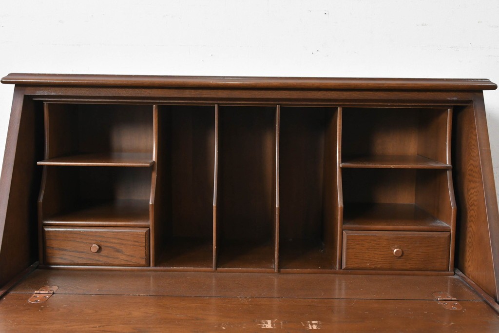 中古　横浜クラシック家具 ダニエル(Daniel)　希少カラー!　オーク材　装飾が美しいクラシカルなライティングビューロー　定価約55万円　(R-087805)