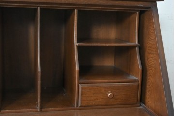 中古　横浜クラシック家具 ダニエル(Daniel)　希少カラー!　オーク材　装飾が美しいクラシカルなライティングビューロー　定価約55万円　(R-087805)