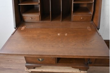 中古　横浜クラシック家具 ダニエル(Daniel)　希少カラー!　オーク材　装飾が美しいクラシカルなライティングビューロー　定価約55万円　(R-087805)