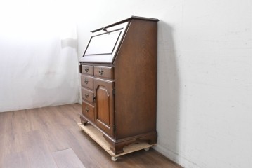 中古　横浜クラシック家具 ダニエル(Daniel)　希少カラー!　オーク材　装飾が美しいクラシカルなライティングビューロー　定価約55万円　(R-087805)