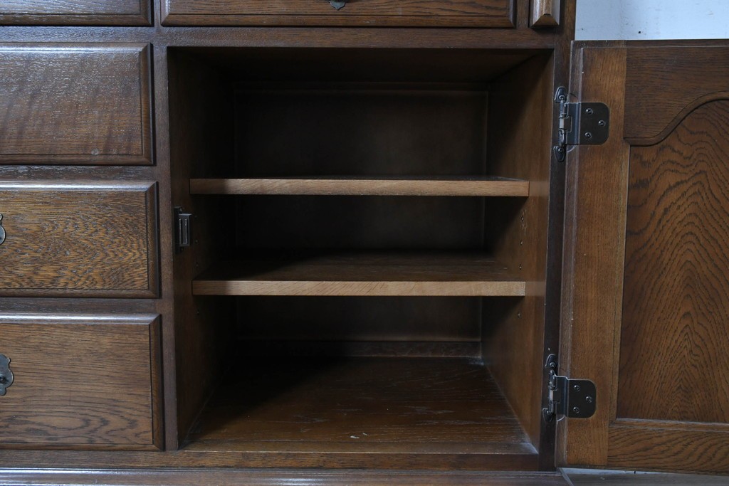 中古　横浜クラシック家具 ダニエル(Daniel)　希少カラー!　オーク材　装飾が美しいクラシカルなライティングビューロー　定価約55万円　(R-087805)