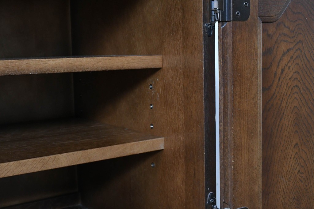 中古　横浜クラシック家具 ダニエル(Daniel)　希少カラー!　オーク材　装飾が美しいクラシカルなライティングビューロー　定価約55万円　(R-087805)