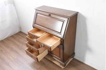 中古　横浜クラシック家具 ダニエル(Daniel)　希少カラー!　オーク材　装飾が美しいクラシカルなライティングビューロー　定価約55万円　(R-087805)