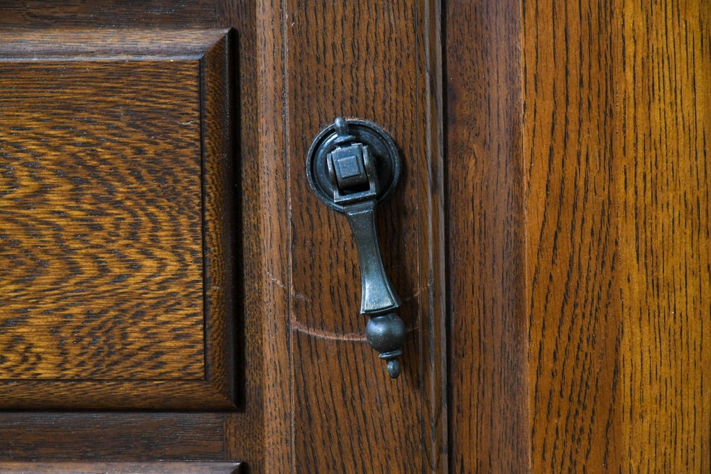 中古　横浜クラシック家具 ダニエル(Daniel)　希少カラー!　オーク材　装飾が美しいクラシカルなライティングビューロー　定価約55万円　(R-087805)