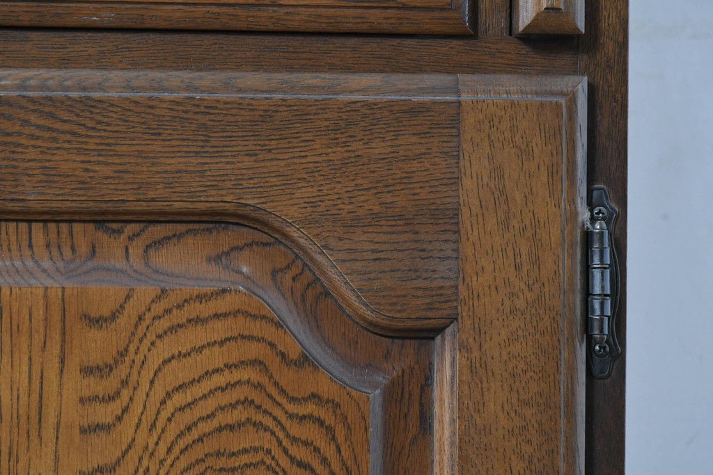 中古　横浜クラシック家具 ダニエル(Daniel)　希少カラー!　オーク材　装飾が美しいクラシカルなライティングビューロー　定価約55万円　(R-087805)