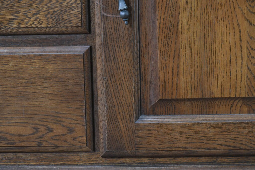 中古　横浜クラシック家具 ダニエル(Daniel)　希少カラー!　オーク材　装飾が美しいクラシカルなライティングビューロー　定価約55万円　(R-087805)