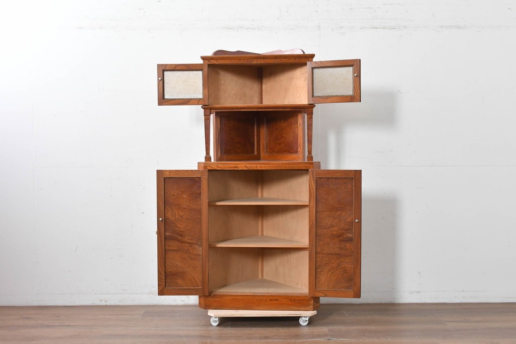 和製アンティーク　上手物!　高級品　欅(ケヤキ)材　上質な杢目が目を引く古い洋館のコーナーキャビネット　(R-087806)