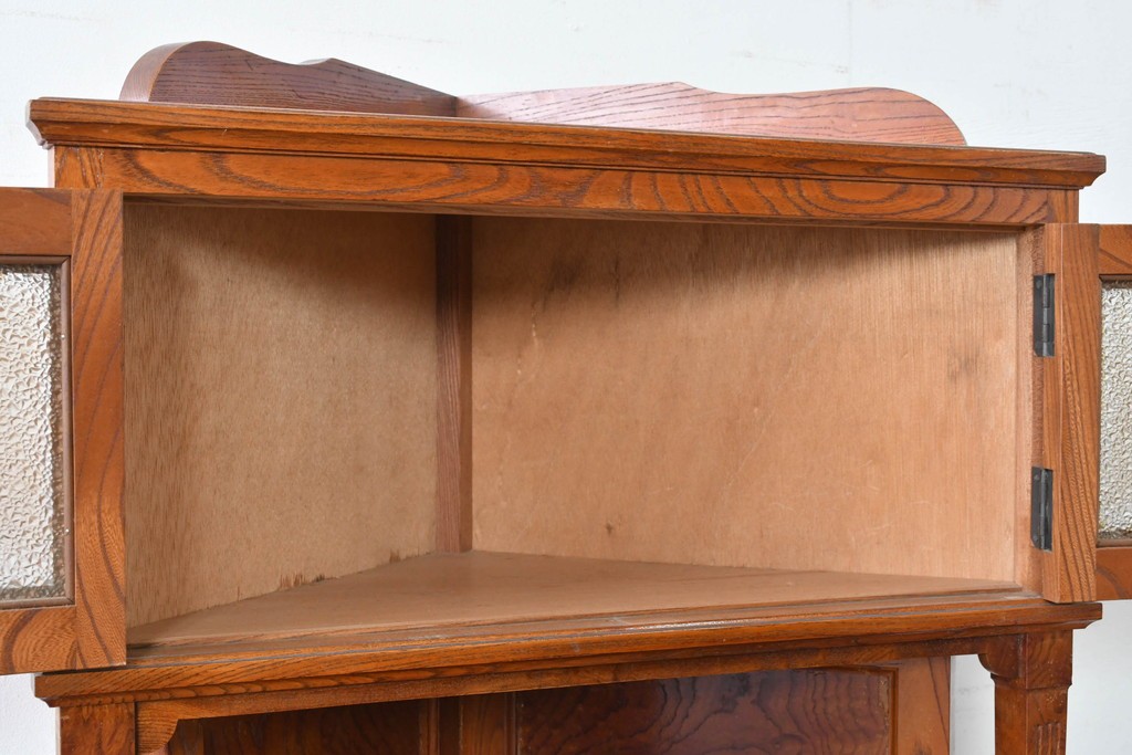 和製アンティーク　上手物!　高級品　欅(ケヤキ)材　上質な杢目が目を引く古い洋館のコーナーキャビネット　(R-087806)