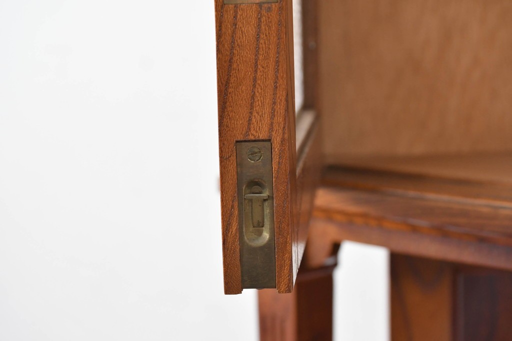 和製アンティーク　上手物!　高級品　欅(ケヤキ)材　上質な杢目が目を引く古い洋館のコーナーキャビネット　(R-087806)