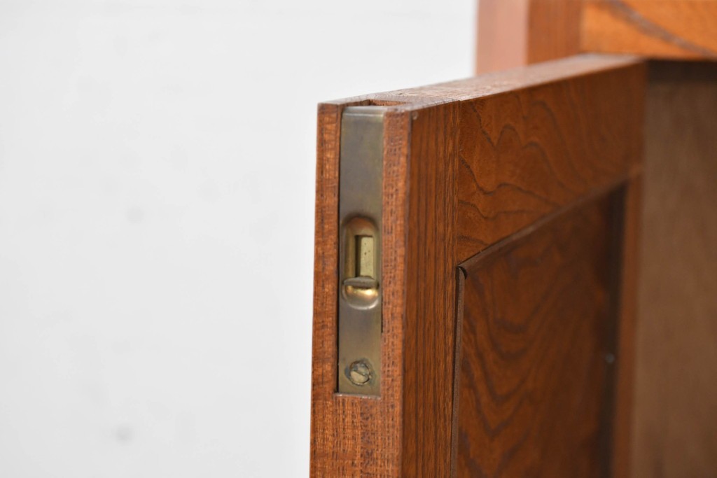 和製アンティーク　上手物!　高級品　欅(ケヤキ)材　上質な杢目が目を引く古い洋館のコーナーキャビネット　(R-087806)