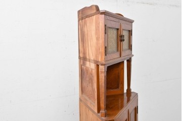 和製アンティーク　上手物!　高級品　欅(ケヤキ)材　上質な杢目が目を引く古い洋館のコーナーキャビネット　(R-087806)