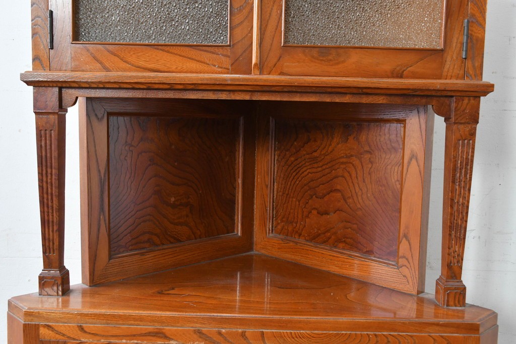 和製アンティーク　上手物!　高級品　欅(ケヤキ)材　上質な杢目が目を引く古い洋館のコーナーキャビネット　(R-087806)