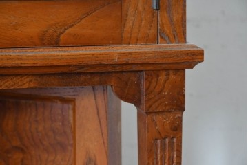 和製アンティーク　上手物!　高級品　欅(ケヤキ)材　上質な杢目が目を引く古い洋館のコーナーキャビネット　(R-087806)