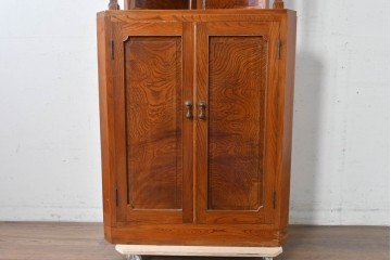 和製アンティーク　上手物!　高級品　欅(ケヤキ)材　上質な杢目が目を引く古い洋館のコーナーキャビネット　(R-087806)