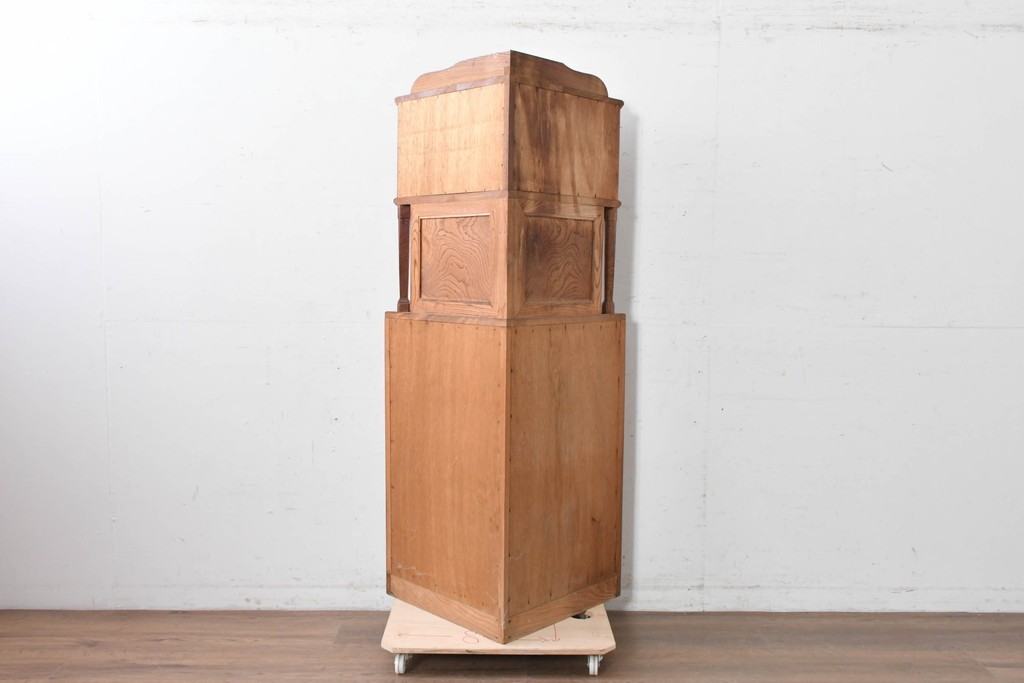 和製アンティーク　上手物!　高級品　欅(ケヤキ)材　上質な杢目が目を引く古い洋館のコーナーキャビネット　(R-087806)