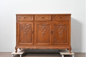 和製ヴィンテージ　花梨(カリン)材　優美な彫刻と猫脚が素敵なクラシカルデザインのサイドボード　(R-087812)