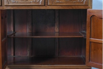 和製ヴィンテージ　花梨(カリン)材　優美な彫刻と猫脚が素敵なクラシカルデザインのサイドボード　(R-087812)