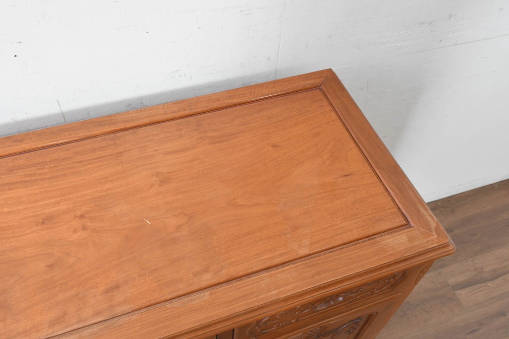 和製ヴィンテージ　花梨(カリン)材　優美な彫刻と猫脚が素敵なクラシカルデザインのサイドボード　(R-087812)