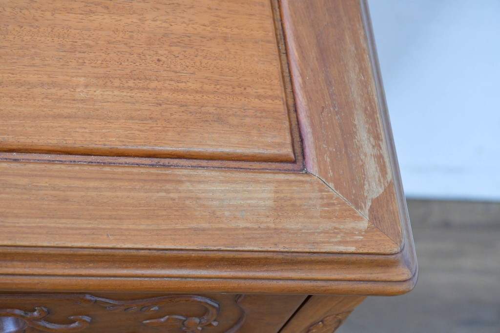 和製ヴィンテージ　花梨(カリン)材　優美な彫刻と猫脚が素敵なクラシカルデザインのサイドボード　(R-087812)