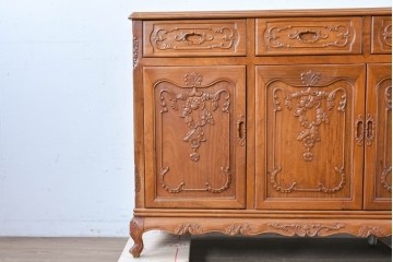 和製ヴィンテージ　花梨(カリン)材　優美な彫刻と猫脚が素敵なクラシカルデザインのサイドボード　(R-087812)