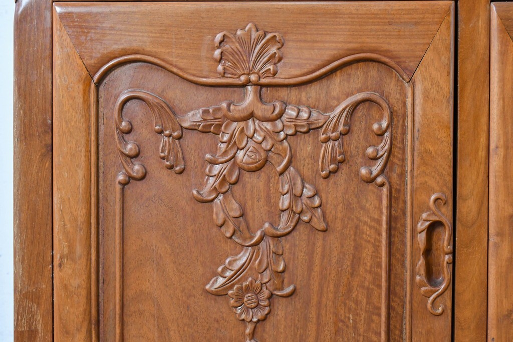 和製ヴィンテージ　花梨(カリン)材　優美な彫刻と猫脚が素敵なクラシカルデザインのサイドボード　(R-087812)