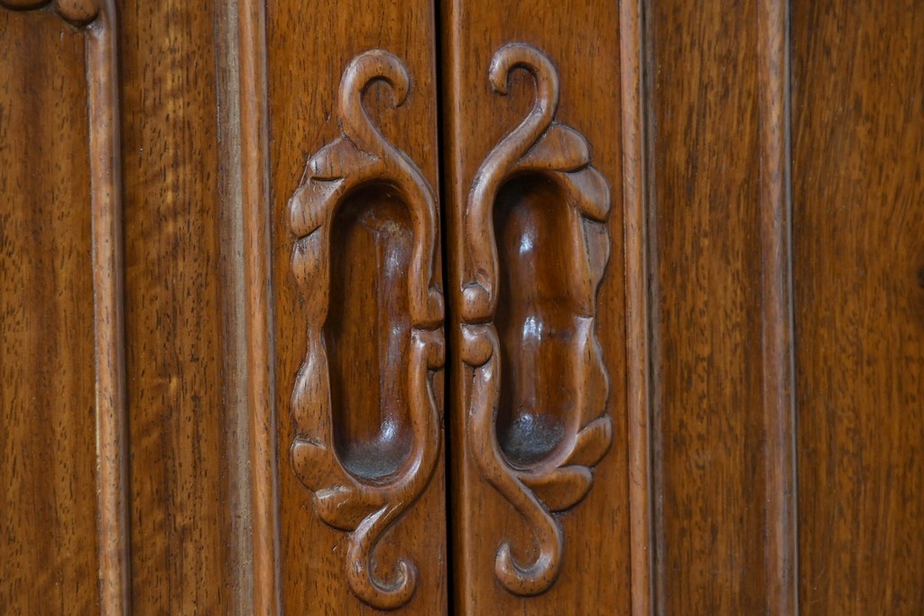 和製ヴィンテージ　花梨(カリン)材　優美な彫刻と猫脚が素敵なクラシカルデザインのサイドボード　(R-087812)