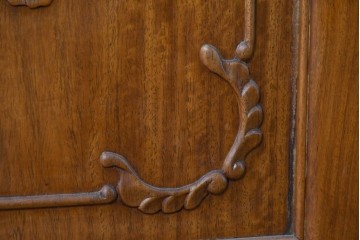 和製ヴィンテージ　花梨(カリン)材　優美な彫刻と猫脚が素敵なクラシカルデザインのサイドボード　(R-087812)