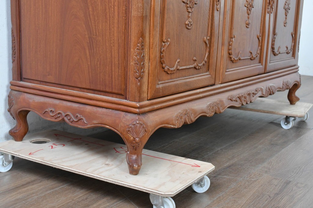 和製ヴィンテージ　花梨(カリン)材　優美な彫刻と猫脚が素敵なクラシカルデザインのサイドボード　(R-087812)