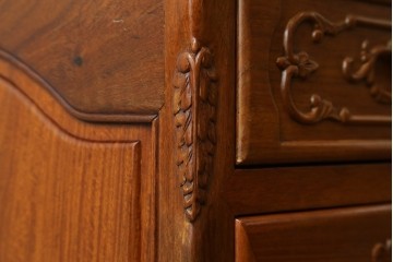 和製ヴィンテージ　花梨(カリン)材　優美な彫刻と猫脚が素敵なクラシカルデザインのサイドボード　(R-087812)