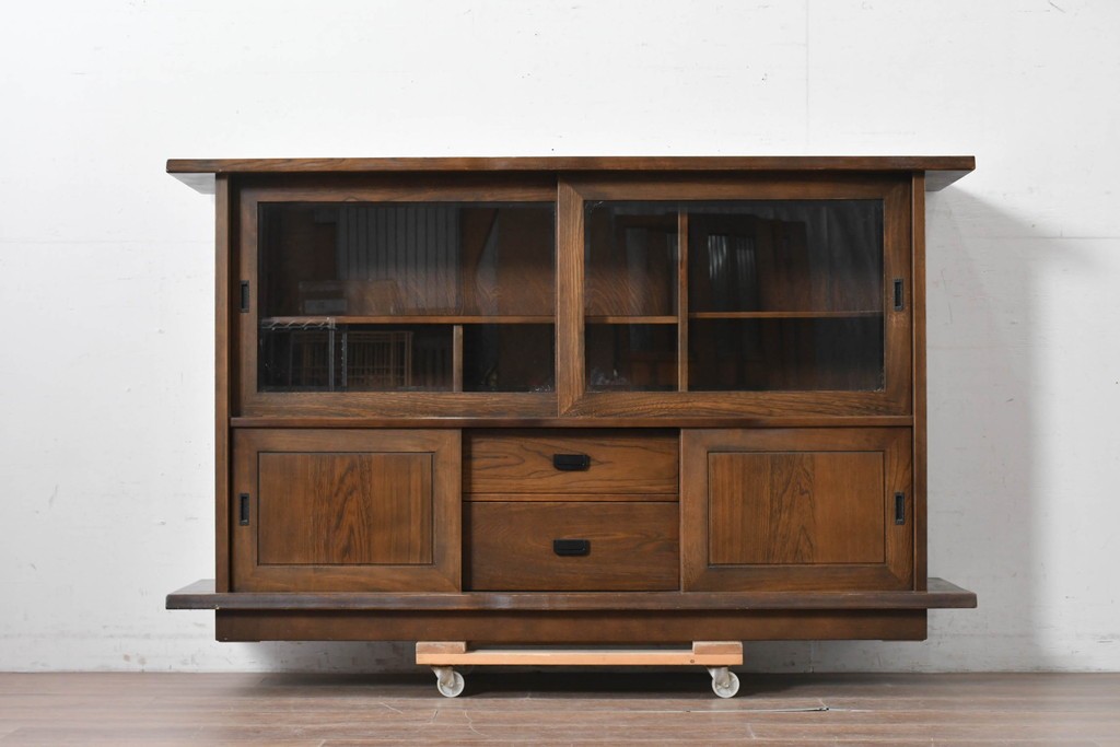 中古　美品　カリモク家具(karimoku)　美しい木目が映える 和モダンデザインのサイドボード　(R-087813)