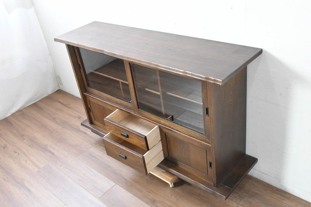 中古　美品　カリモク家具(karimoku)　美しい木目が映える 和モダンデザインのサイドボード　(R-087813)