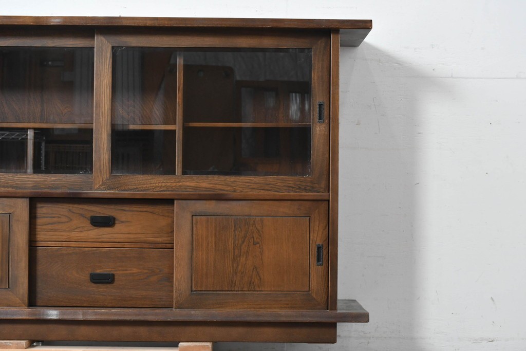 中古　美品　カリモク家具(karimoku)　美しい木目が映える 和モダンデザインのサイドボード　(R-087813)