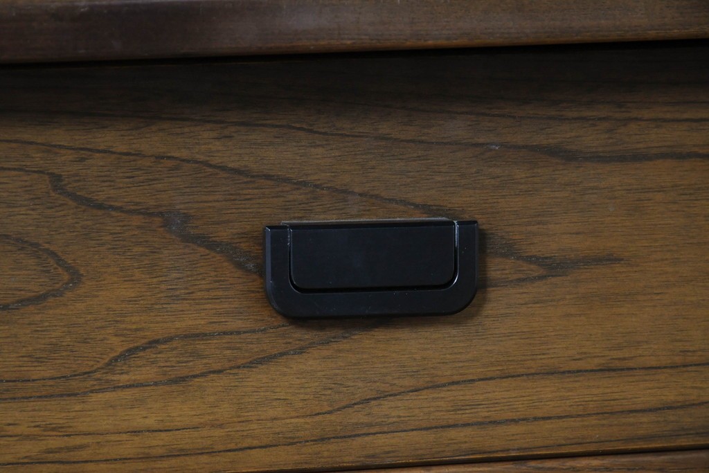 中古　美品　カリモク家具(karimoku)　美しい木目が映える 和モダンデザインのサイドボード　(R-087813)