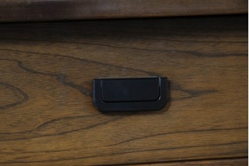 中古　美品　カリモク家具(karimoku)　美しい木目が映える 和モダンデザインのサイドボード　(R-087813)