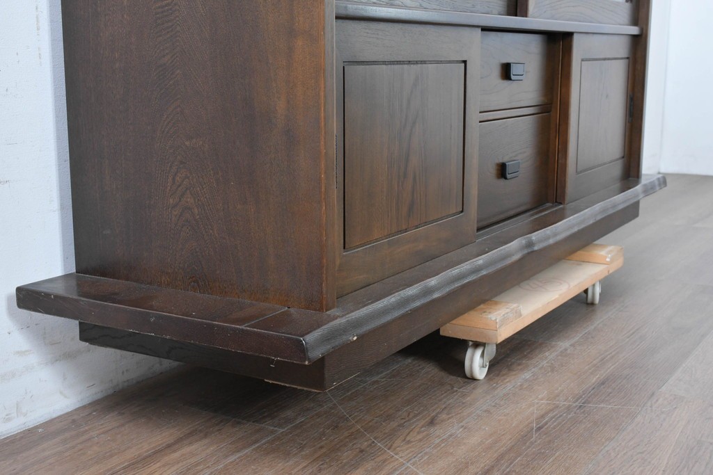 中古　美品　カリモク家具(karimoku)　美しい木目が映える 和モダンデザインのサイドボード　(R-087813)