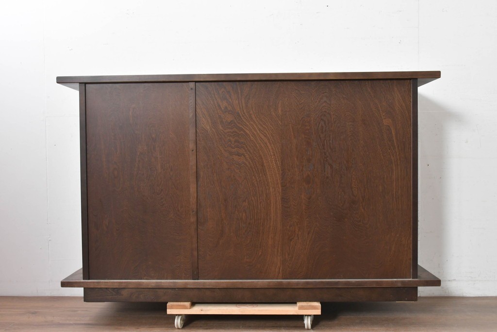 中古　美品　カリモク家具(karimoku)　美しい木目が映える 和モダンデザインのサイドボード　(R-087813)