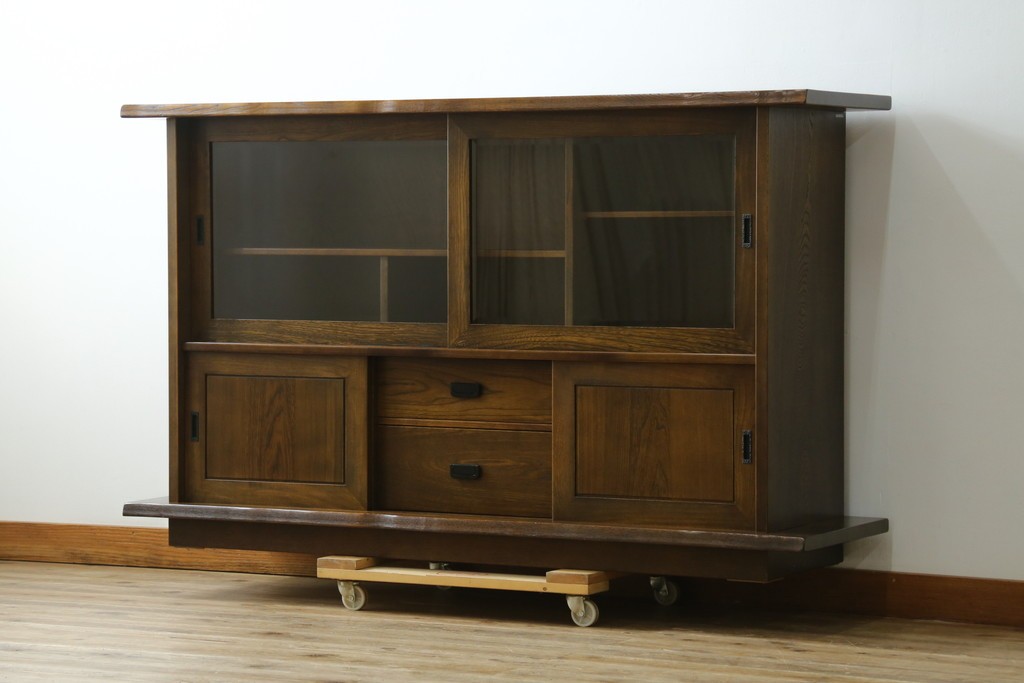 中古　美品　カリモク家具(karimoku)　美しい木目が映える ! 和モダンデザインのサイドボード　(R-087813)