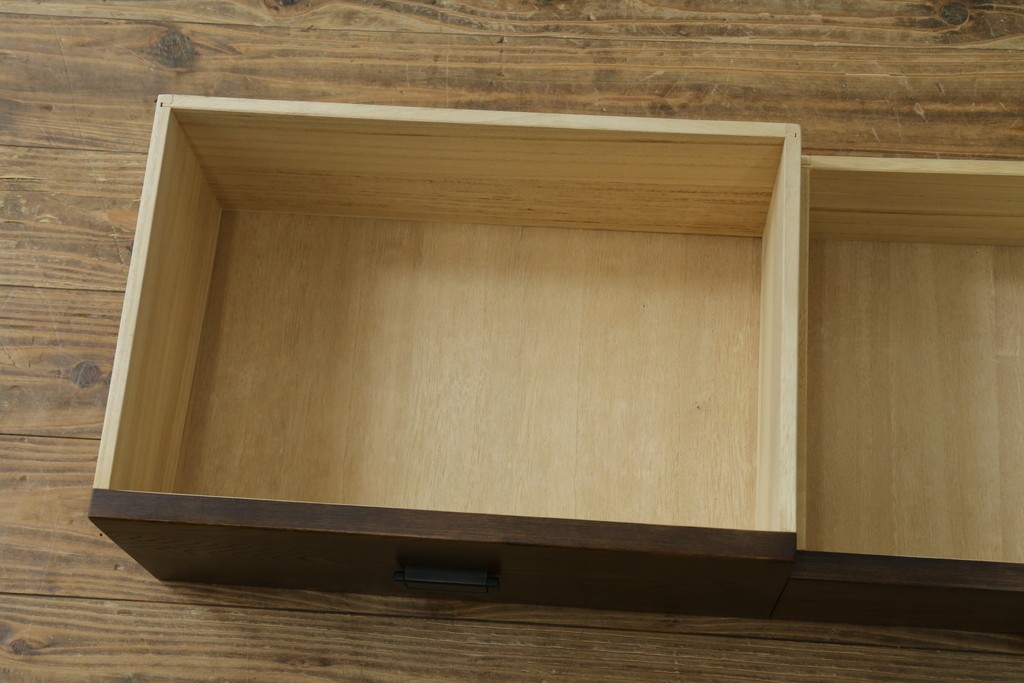 中古　美品　カリモク家具(karimoku)　美しい木目が映える ! 和モダンデザインのサイドボード　(R-087813)