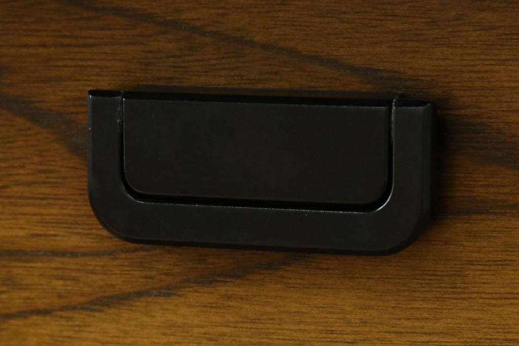 中古　美品　カリモク家具(karimoku)　美しい木目が映える ! 和モダンデザインのサイドボード　(R-087813)